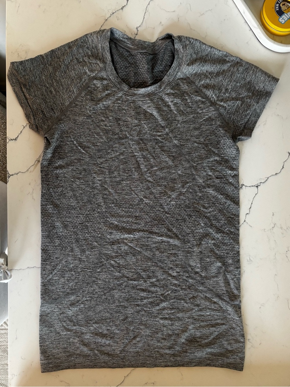 lululemon athletica Women's Short Sleeve Gray Performance Tee